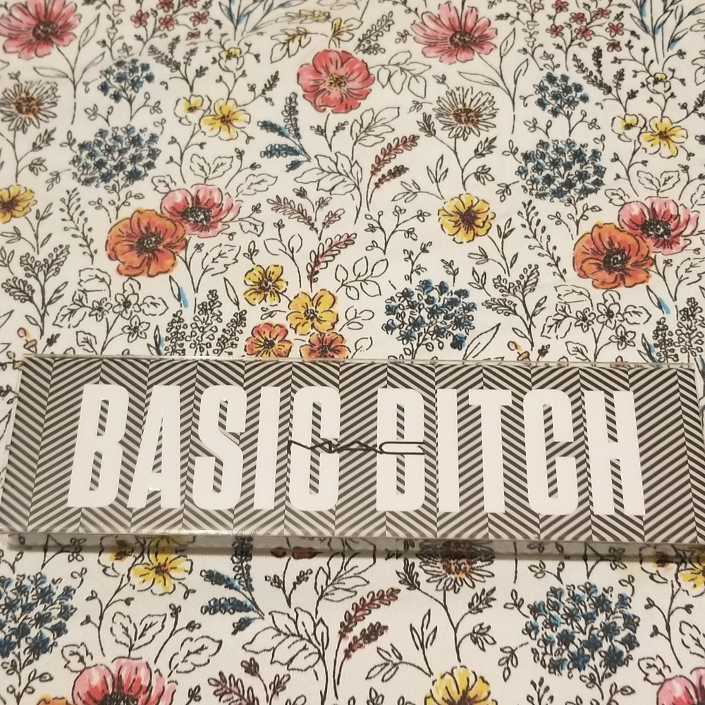 MAC Basic Bitch palette